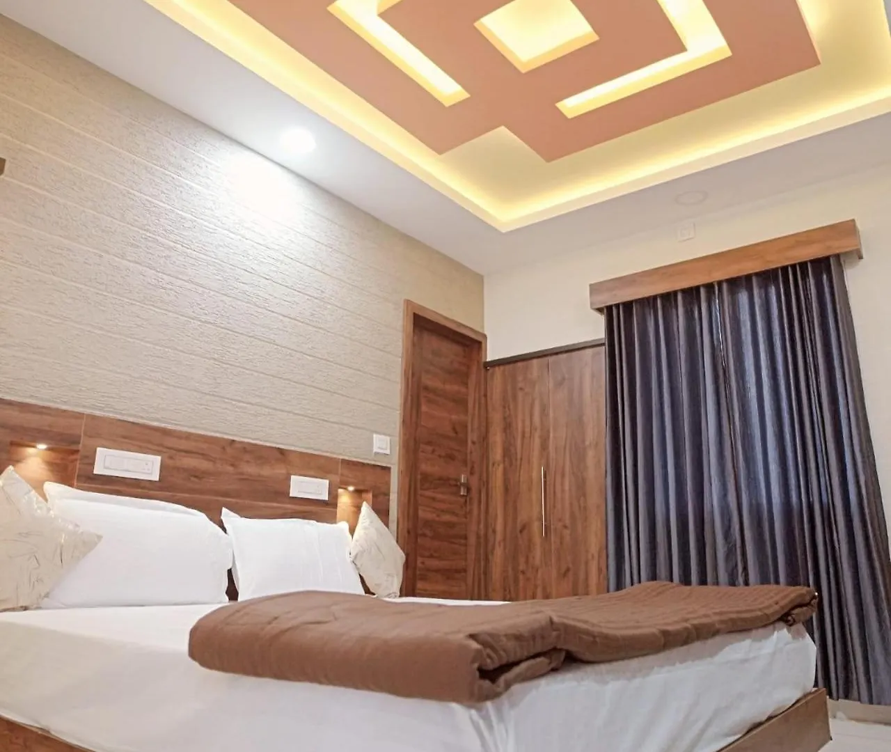 Athira Holidays Inn Ramakkalmedu Inde